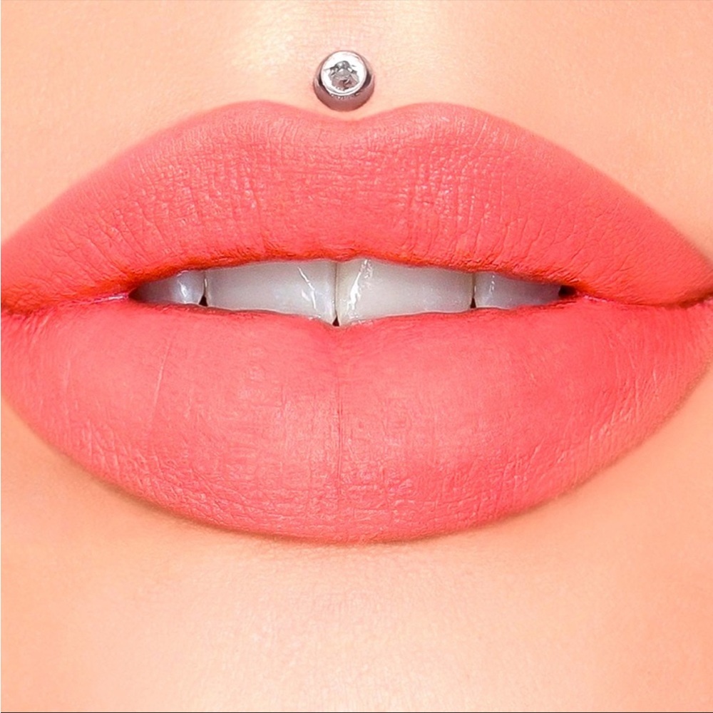 Jeffree Star Velvet Trap